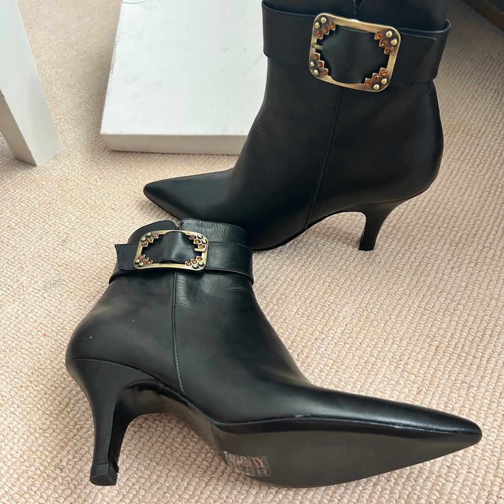 NEVER WORN Italian Vitello Calf Leather Heeled Bootie